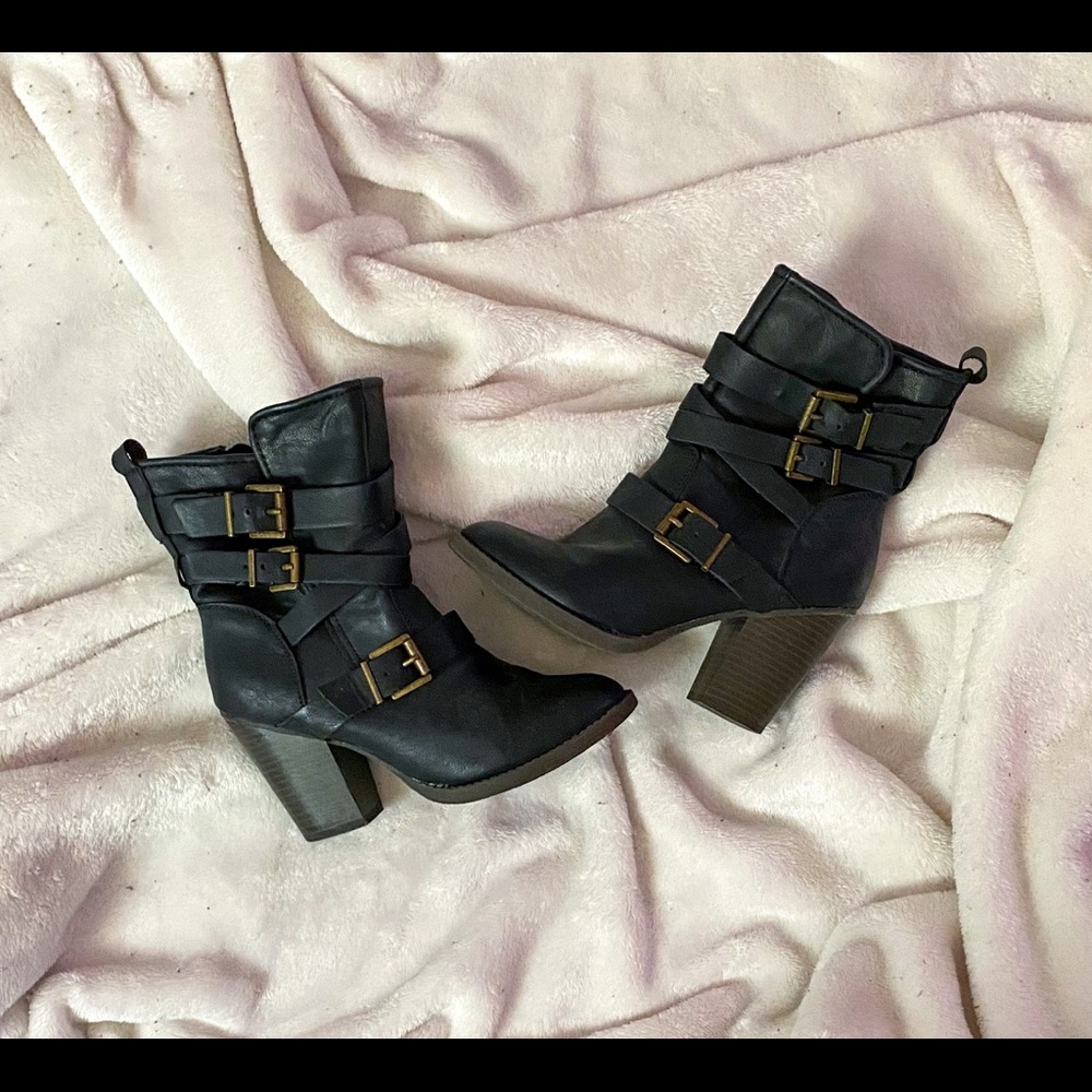 Heeled booties